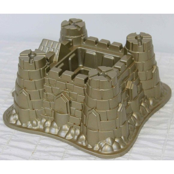 NordicWare Bundt Cake Pan Castle Beach King Queen 10-cup Cast Iron Mold Baking - Picture 2 of 7